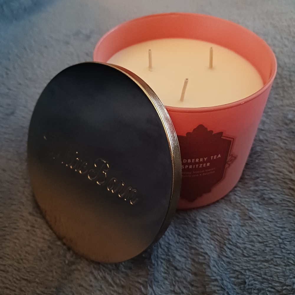 NEW | BATH & BODY WORKS WHITE BARN 3-WICK CANDLE